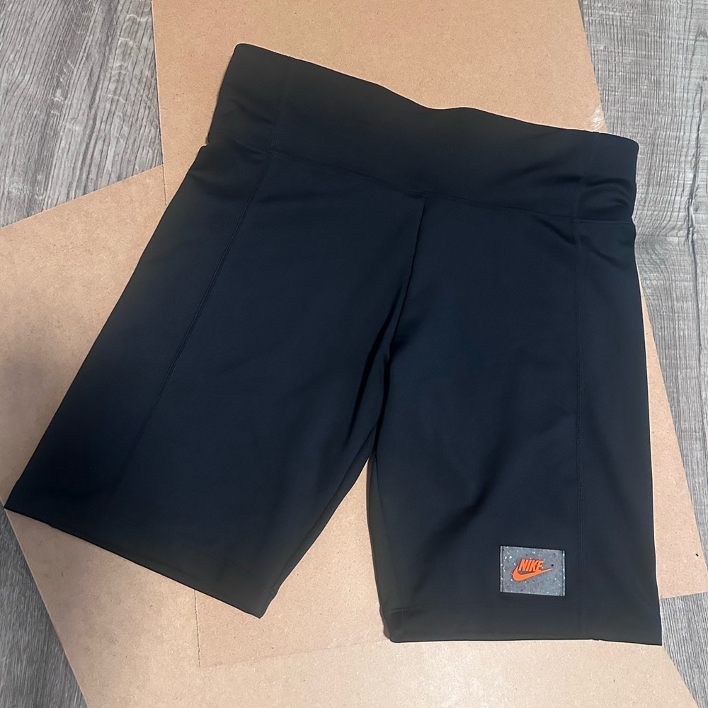 WOMENS NIKE DRI FIT BIKER SHORTS SIZE LARGE EUC